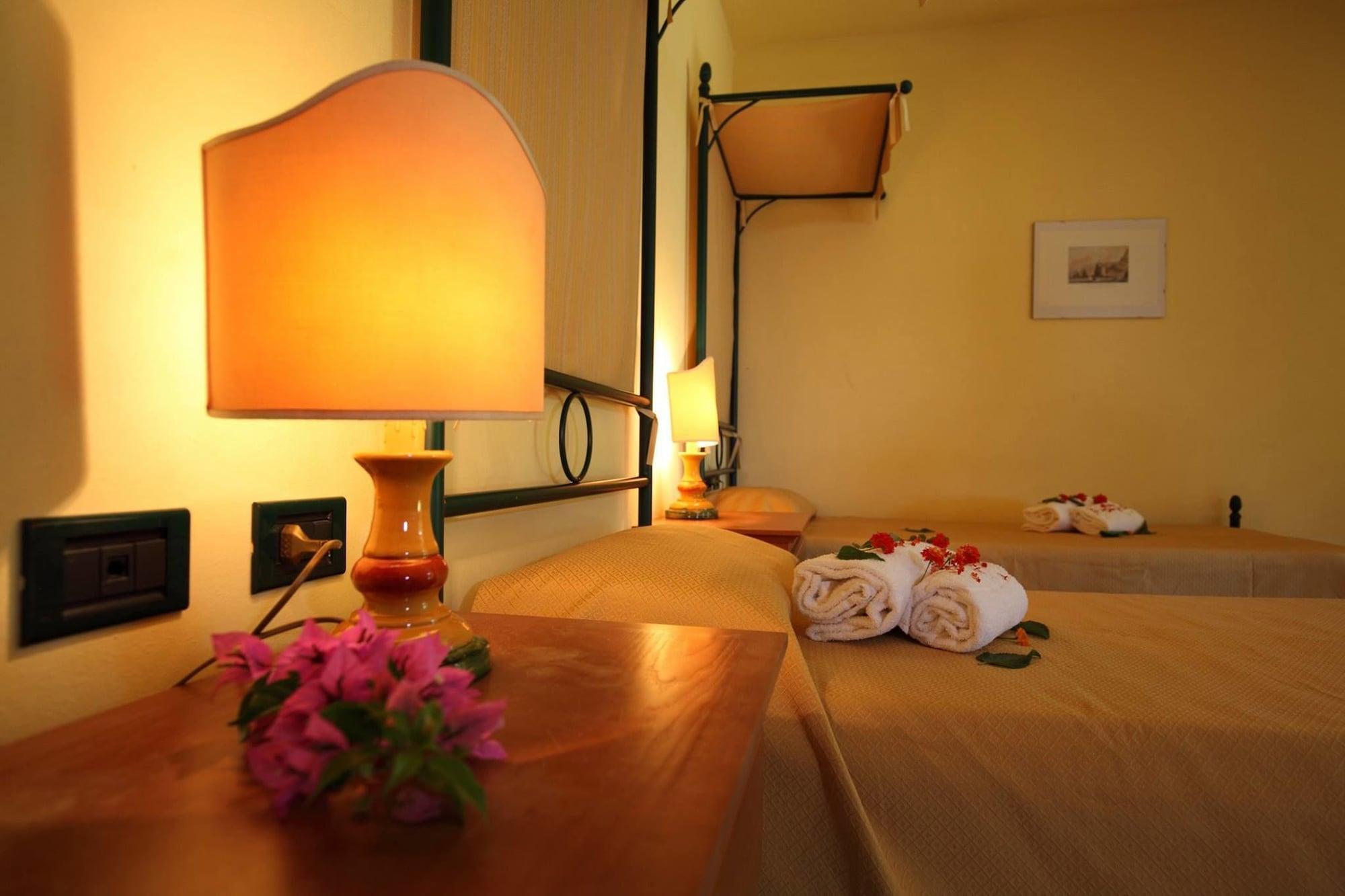 Marina Del Marchese Beach Resort ボトリチェッロ エクステリア 写真